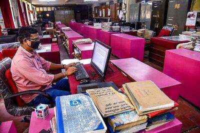 Avoid Crowding, Don't Call More Than One-Third Low Level Staff to Offices, Centre Tells All Departments