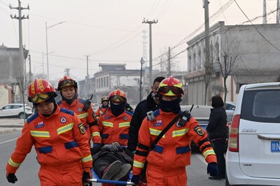 Chinese Rescuers Face Freezing Cold to Find Gansu Earthquake Survivors, Toll Rises to 131