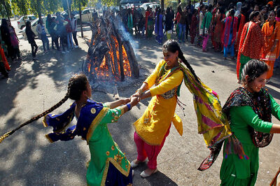 Lohri 2018: Let That Punjabi Suit Do The Talking This Festive Season