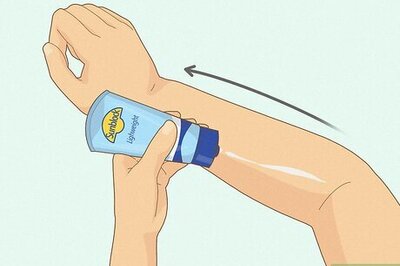 How to Apply Lotion to Your Own Back
