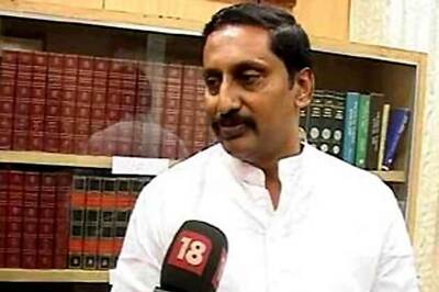 Kiran Reddy hits out at TRS, Congress during road show
