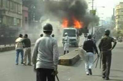 Agitating Kolkata auto drivers set buses on fire