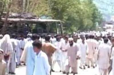 Pak fighting kills 250, civilians flee