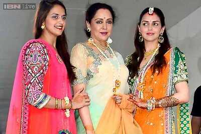 Snapshot: Hema Malini has a lunch date with daughters Ahana, Esha Deol