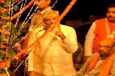 Narendra Modi visits Dashashwamedh Ghat, attends Ganga aarti