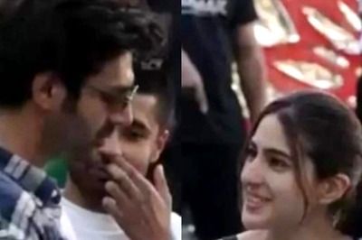 On Propose Day, Kartik Aaryan & Sara Ali Khan Spotted Together in Viral Pic; Fans Make Wild Guess