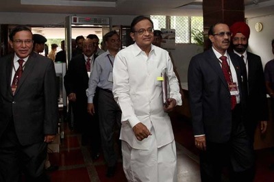 'India would be lucky to hit deficit target'