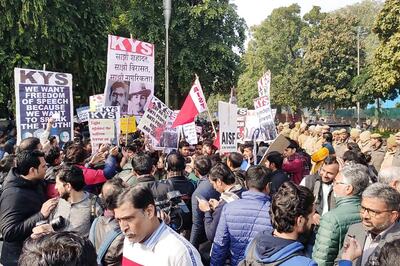 We Don't Feel Secure, Atmosphere Not Conducive for Academic Activities: JNUTA to HRD Ministry