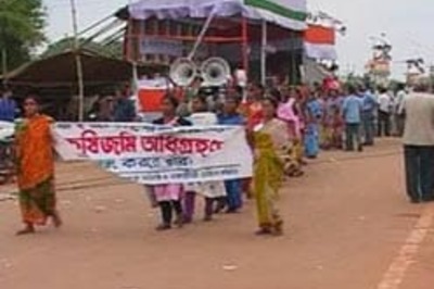Upset over Singur blockade, truckers threaten strike