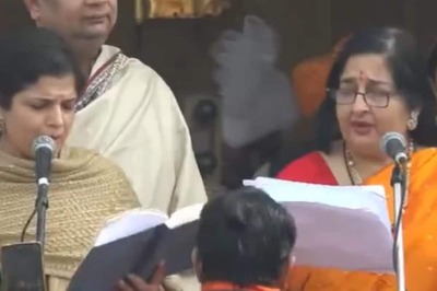 Anuradha Paudwal Sings a Moving Ram Bhajan at Ram Mandir, Video Goes Viral