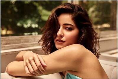Ananya Panday Strikes Sultry Pose, Fans Call Her 'Treasure House of Hotness and Beauty'