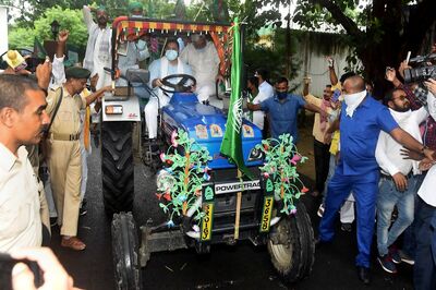RJD's Tejashwi and Tej Pratap and JAP's Pappu Yadav Booked for Violating Covid-19 Protocol During Farm Bills Protest