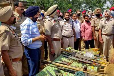 Patiala Cop Promoted to SI Days After 'Nihangs' Chopped off His Arm for Demanding Curfew Pass
