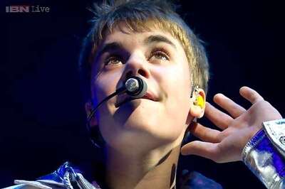 Justin Bieber posts semi nude pictures online