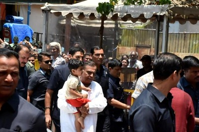 Mukesh Ambani Visits Siddhivinayak Temple with Son Akash, Daughter-in-law Shloka And Grandson Prithvi