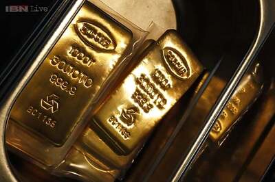 Gold steadies after rout, but bearish sentiment intact
