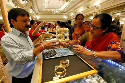 Gold Imports in December to Halve as Cash Crunch Squeezes Demand
