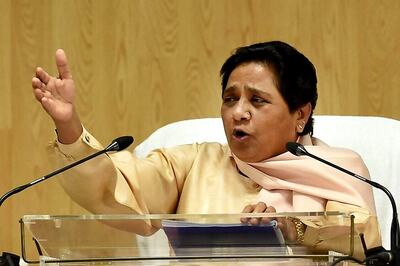 Go Door-to-door to Get Votes for Samajwadi Party, Mayawati Tells BSP workers