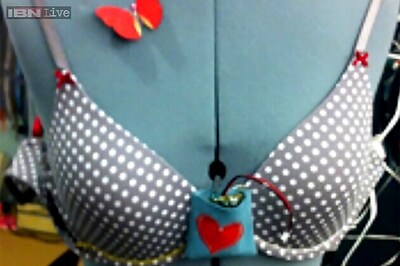 A bra that can help prevent emotionally-triggered overeating