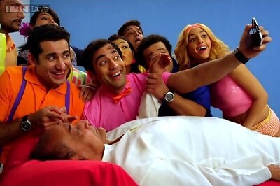 'Crazy Cukkad Family' Review : A family that laughs together, stays together