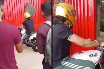 WATCH: In a Rare Moment, MS Dhoni Says ‘No’ to Fans Asking for Selfie, Autograph Outside His Ranchi Farmhouse