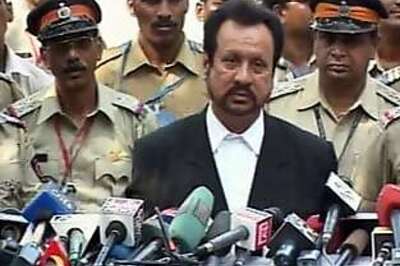 Kazmi apologises to court, retained as Kasab's lawyer