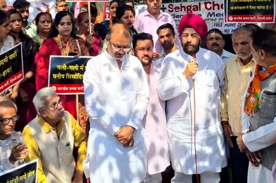 BJP Intensifies Attack Against AAP, Kejriwal; Burns Effigy of 'Corruption, Liquor Scam'