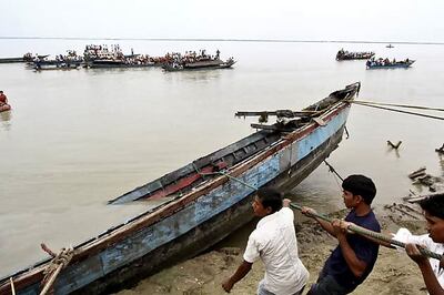 5 persons missing as boat capsizes in Ganga