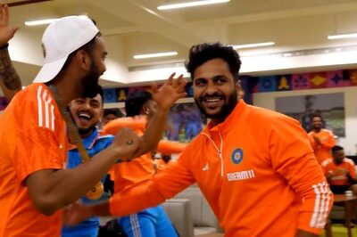 WATCH: Indian Players Reaction After Wicketkeeper KL Rahul Receives Fielder of Match Medal For IND vs PAK