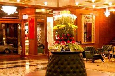 Mumbai hotel to pay Rs 12 lakh to guests trapped in lift