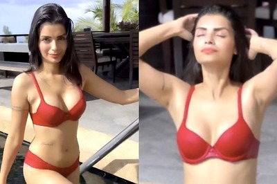 Sexy! Sonali Raut Sets Temperature Soaring As She Enjoys In a Pool In Red Bikini; Hot Video Goes Viral