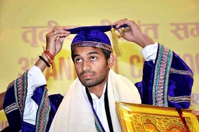 Lalu's Son Tej Pratap Reaches RJD Office on Republic Day, Finds it Locked