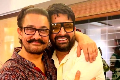Kapil Sharma Hugs Aamir Khan, Calls Him 'Our Pride' As They Meet For a 'Memorable Get Together'