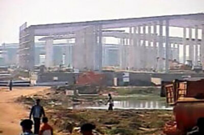 Singur talks to continue on Monday amid solution signals