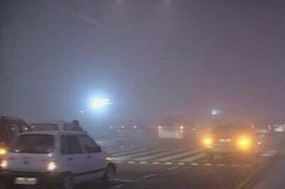 Fog continues in Delhi, snaps air, rail travel