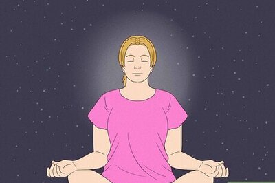 What Does It Mean When Your Right or Left Thumb Itches?