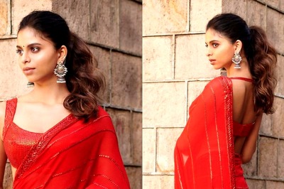 Suhana Khan Channels her Inner Diva in a Manish Malhotra Red Saree; Gauri Khan says, Love the Vibe
