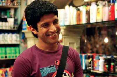 Farhan Akhtar sweeps fans off their feet in Dubai