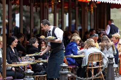 Paris Police Offer Safety Tips to Tourists as Visitor Numbers Rebound This Summer