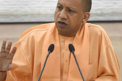 Chopper Crash: Adityanath Meets Family of IAF Wing Commander Prithvi Chauhan in Agra