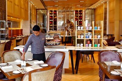 AAP Govt Asks Eateries to Display on Premises 'Service Charge is Voluntary'