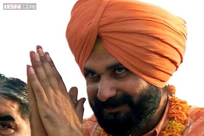 Navjot Sidhu calls off fast-unto-death after Rajnath, Badal intervene