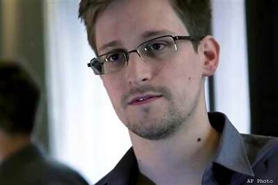 Snowden could leave Moscow airport in a week: Official