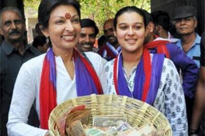 Mallika Sarabhai files nomination from Gandhinagar