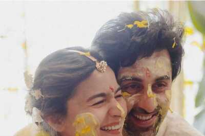 Ranbir Kapoor Kisses Alia Bhatt, Holds Her In His Arms In New Photo; She Calls Him Her 'Happy Place'