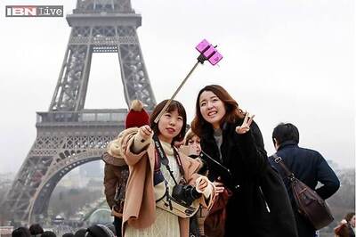 French palace, British museum join the 'No Selfie Stick Allowed' tourist destinations