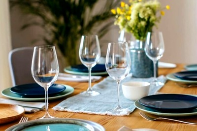 Hosting Made Easy: Expert Tips for Creating a Festive Atmosphere at Home