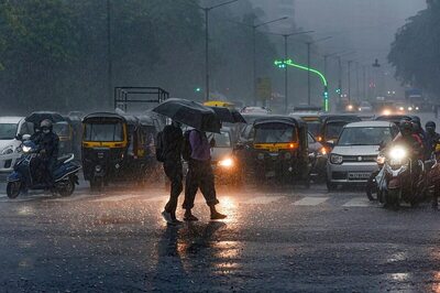Heavy Rainfall to Hit Bengal From Today, Red Alert Issued as Gusty Winds with Thunderstorm Expected in Coastal Areas