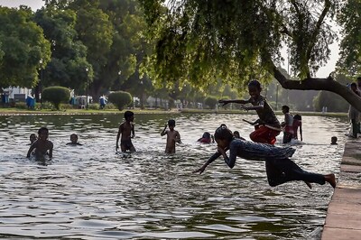 Hottest Day in Delhi as Mercury Soars to 45 Degrees Celsius, No Relief in Sight