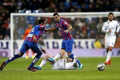 La Liga: Fernando Torres gives Atletico Madrid 2-2 draw at Levante in Spain